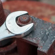 علت زنگ زدن پیچ و مهره، بررسی روشهای جلوگیری و خرید پیچ مقاوم